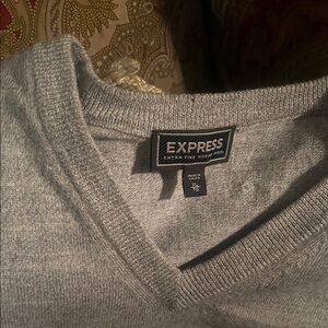 Express Men's V-Neck Sweater in Light Gray